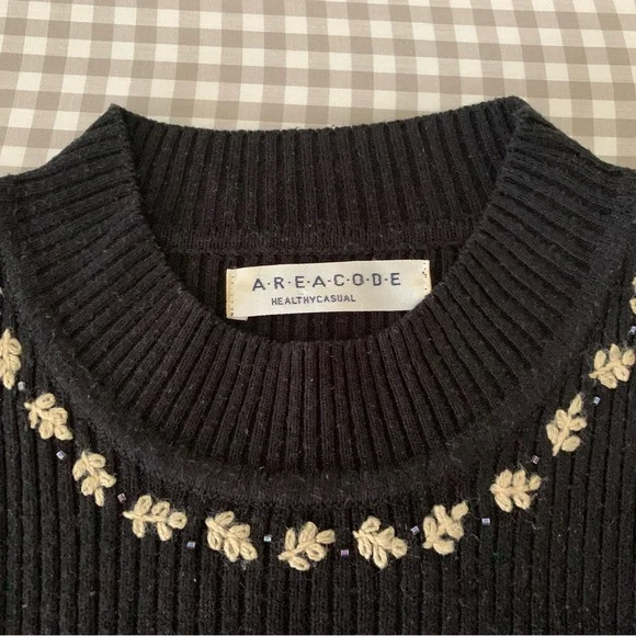 💕Clearance💕 Black Sweater Size M - Picture 3 of 6